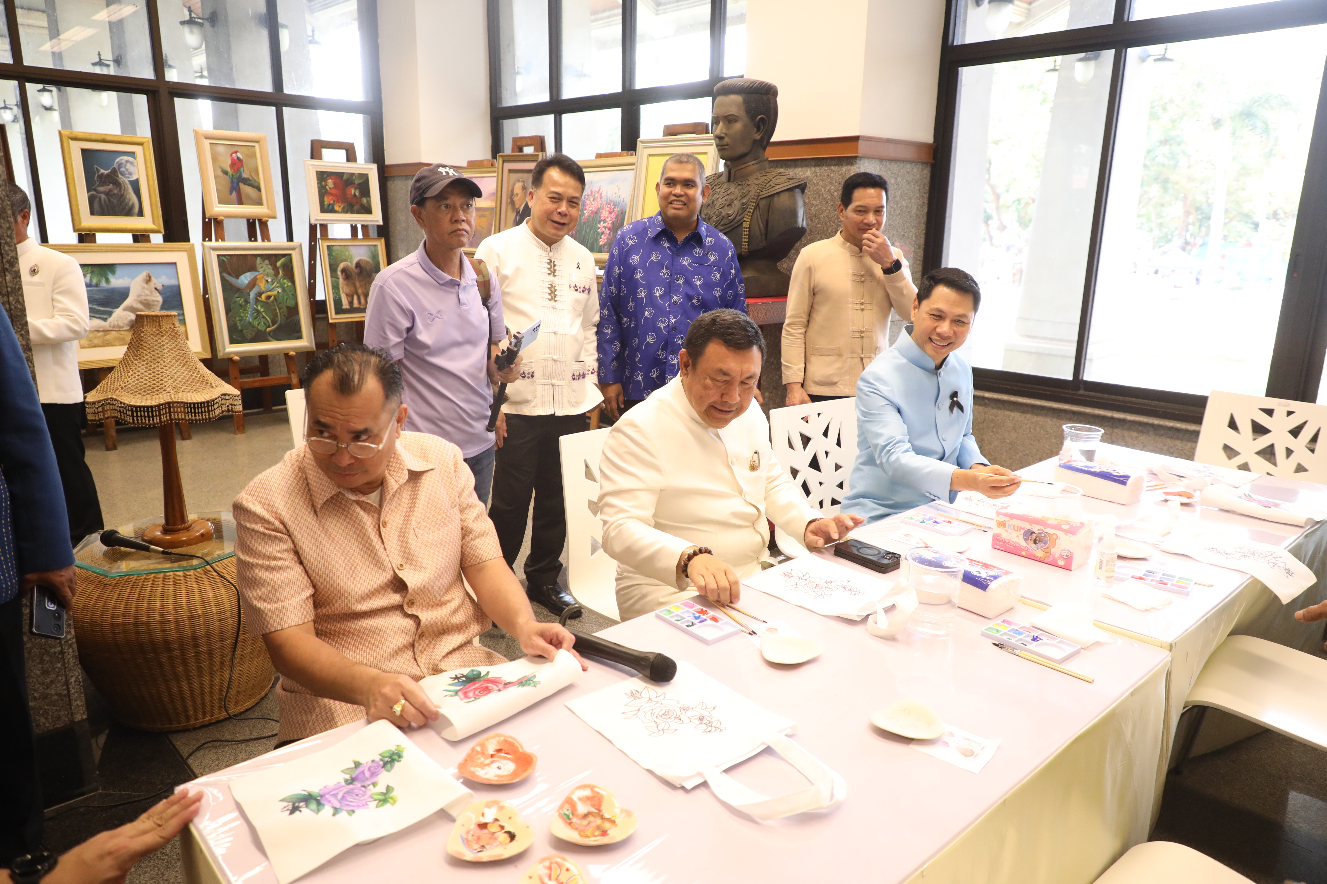 title - มากกว่าความรักระหว่างคู่ครอง คือความรักต่อปวงชน ส.ป.ก. จัดงาน “รักแห่งศิลป์ รักแห่งแผ่นดิน” พลังแห่งศิลปะที่เชื่อมโยงสถาบันและประชาชน